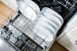 Poruchy umývačky riadu – vieme, ako si poradiť aj bez opravára!